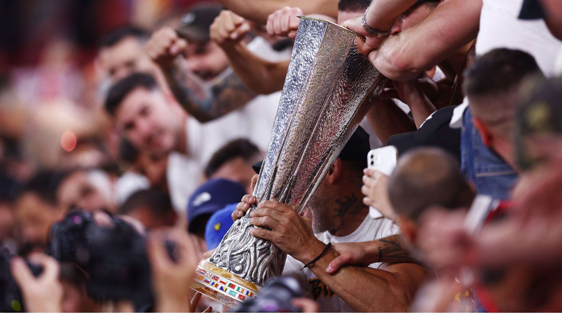 在罗马效力 在罗马效力